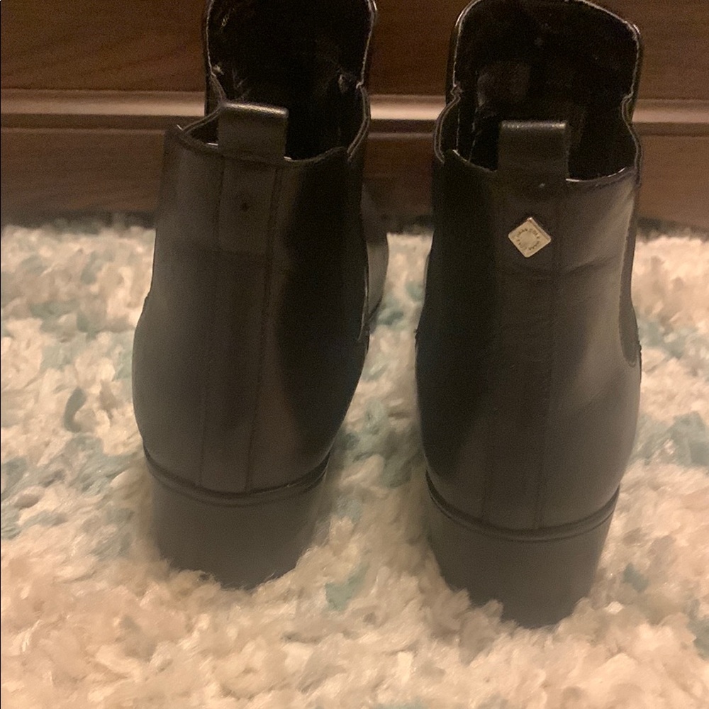 Cole Hahn Waterproof Black Leather Ankle Boots - Picture 6 of 10
